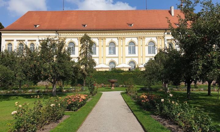 Schloss Dachau Cafe Restaurant